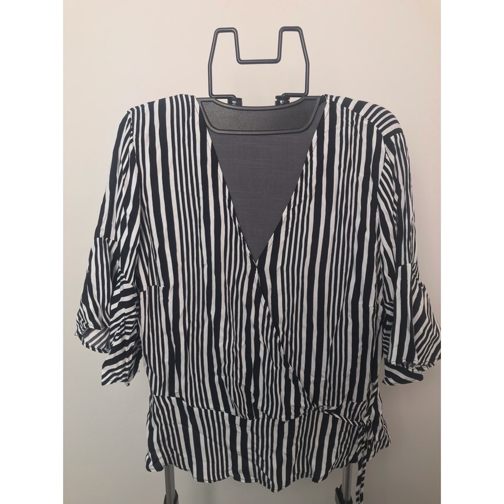 CLOSET CLOSING | NEW! Black White Striped Wrap Top